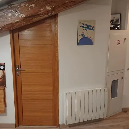 Sete. Tres Joli Studio Mansarde.