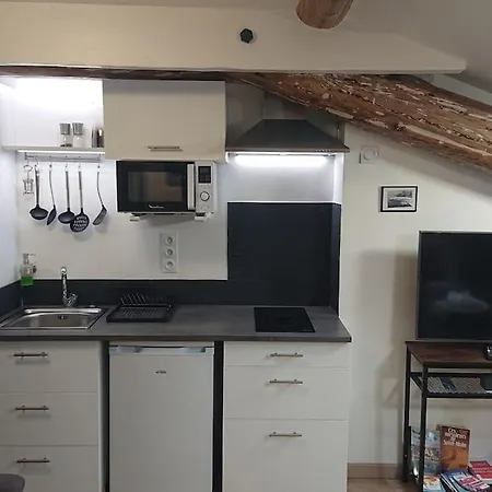 Sete. Tres Joli Studio Mansarde.