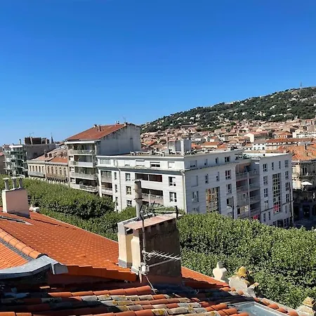 Sete. Tres Joli Studio Mansarde. Sète